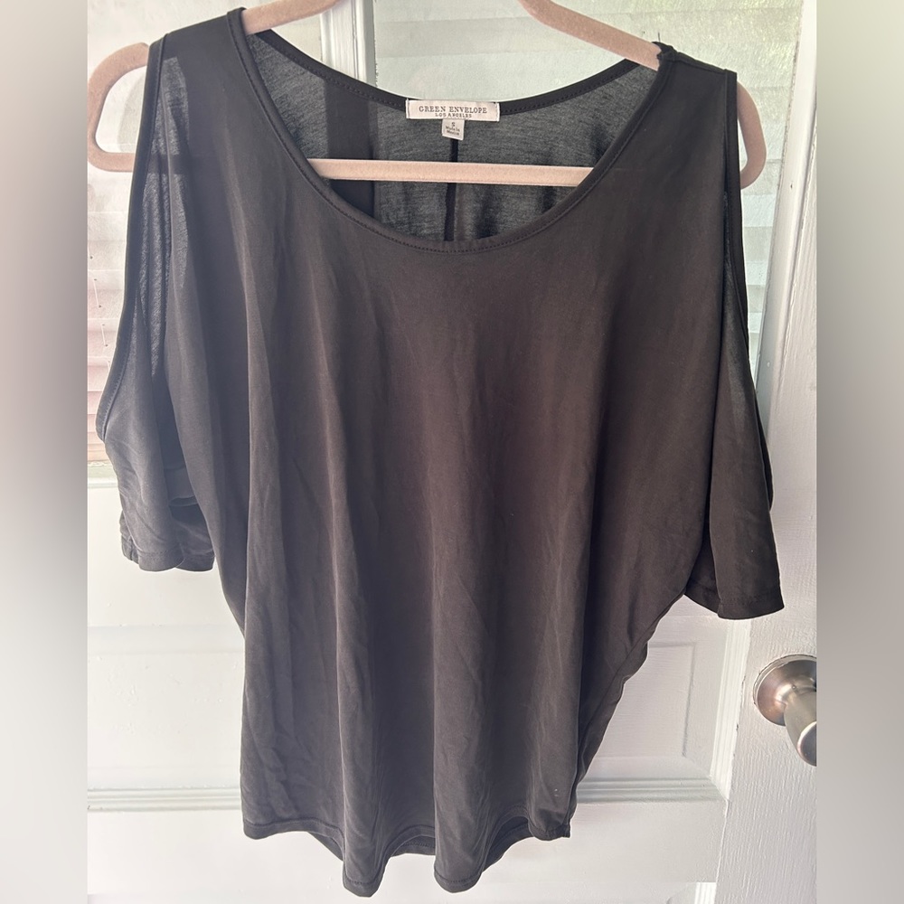 Open shoulder top small
